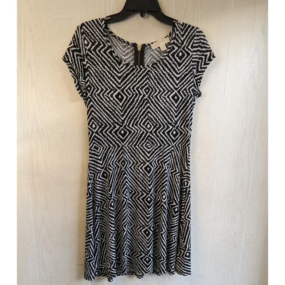Michael Kors graphic black and white print mini dress size medium